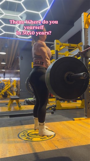 Strength training isn’t just about looking toned, it’s about being unbreakable. It’s about still living in your own home at 80. Still chasing the grandkids. Still being the one people rely on, not the one they’re worrying about. Building muscle is one of the biggest things we can do as women to increase our life expectancy, independence, and confidence. Muscle is the key to a longer, stronger, healthier life. Be the mum, the wife, the friend who’s still strong enough to show up. 💪 Be the one th