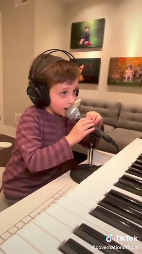What an insanely talened 6 year old!!! 😱🤯 (video: @Miles Music Kid) #cover #milesmusickid