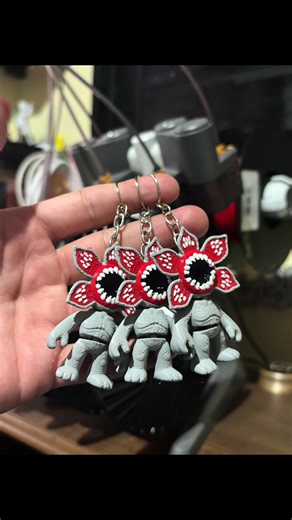 Aprenda a fazer chaveiros de Demogorgons em 3D