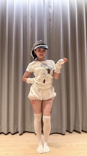 王宸尔Babyslow | 🤟🏻🤟🏻🤟🏻❤️🤖🔥 #babyslow #babyslowdance #aiロリータ #doll #dollgirl Movie & Support @evolver_x.jp🙌🌸😍 #卡点舞 #robot #robotdance #ai #dance... | Instagram