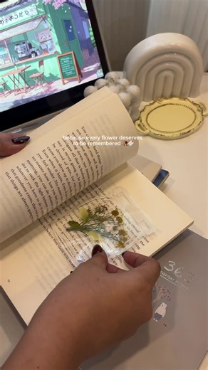 DIY Flower Bookmark Ideas for Sentimental Souls