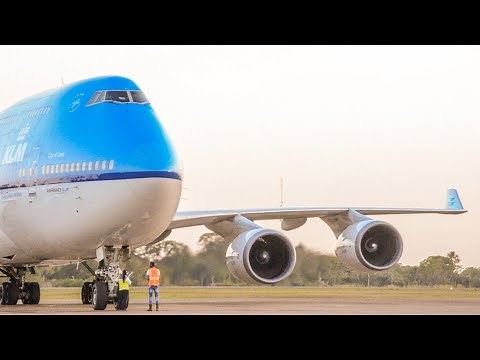 2 Engine start SIMULTANEOUSLY Boeing 747-400 KLM714 (City of Lima) J.A. Pengel Aiport