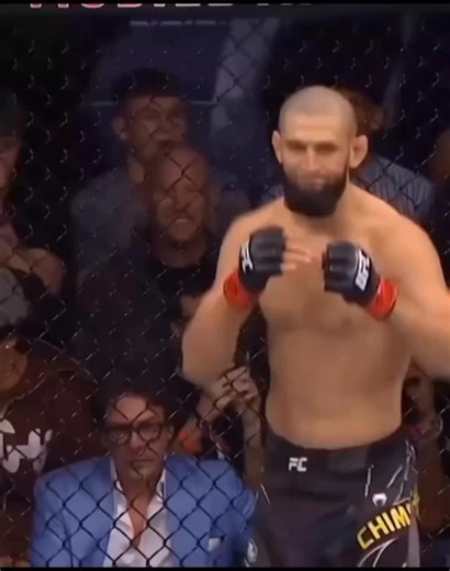 𓄂²⁰𝐌𝐀𝐆𝐀⁰⁸𓆃 on Instagram: "日本利用压电瓷砖将脚步转化为电能。这些瓷砖捕捉来自你脚步的动能。当你行走时，你的重量和动作会对瓷砖产生压力。瓷砖会轻微弯曲，从而产生机械应力。瓷砖内部的压电材料将这种应力转化为电能。每一步都会产生少量电荷，而数百万步结合在一起就能产生足够的电力来驱动 LED 灯、数字显示屏和传感器。在像涩谷车站这样繁忙的地方，每天大约有 240 万个脚步为这一系统作出贡献。这些电能可以被储存或立即使用，从而减少对传统电力来源的依赖，并支持可持续的城市基础设施。这种方法将日常运动转化为实用的可再生能源 #日本 #知识 #事实 #你知道吗 #推荐 #科技 #创新 #历史 #技术 #实验 #热门"