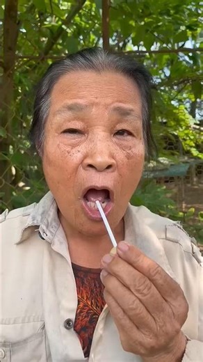 Survival Skills: How to eat a Lollipop#outdoors#survival#campfire#bushcraft