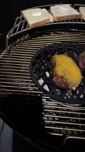 Weber Master-Touch Warming Rack Demonstration