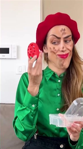 Cat’s New Favorite Gadget? My Beauty Blender! 😼💖 #viralshorts