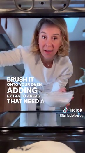 How to Deep Clean Your Oven with Baking Soda Paste and Vinegar