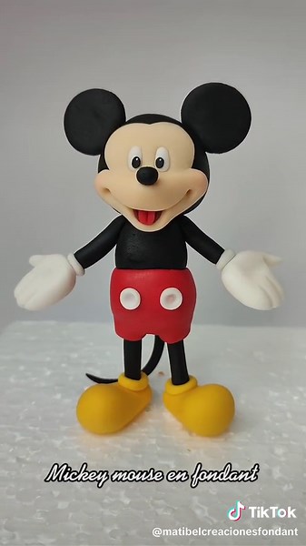 Mickey Mouse en Fondant: Un Delicioso Proyecto Creativo