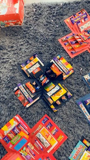 A variety of explosion boxes all made up and ready to go! Each one is unique — some simple, some more detailed — all designed to suit different styles and budgets. 💝 It’s definitely been a challenge staying on track with all the sweets and chocolates around, but creativity (and a little sugar) keeps me going! 🍫🎨 #Explodingbox #FestiveFun #Giftideas #Explosionbox #Christmastreats #HandmadeGifts #Wakefield #Leeds | Leanne’s Gifts & Balloons