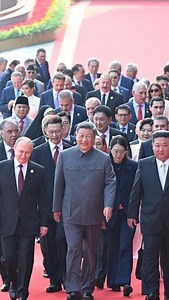 China está construyendo el ejército más grande, más rápido y más silencioso de la historia moderna. Y casi nadie lo está viendo venir. En los últimos 10 años, China triplicó su presupuesto militar. Hoy gasta el 1.5% de todo su PBI. #China #poder #xijingping #politicainternacional #militar | Natalia Pettinari