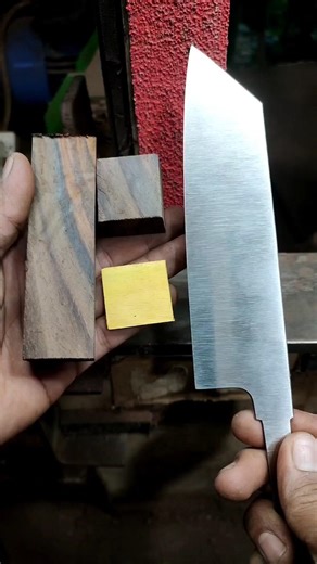 making a knife handle from wood🌟