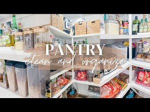 PANTRY CLEAN & ORGANIZE // 52 WEEKS OF WHOLE HOUSE ORGANIZATION #1 // CHARLOTTE GROVE FARMHOUSE