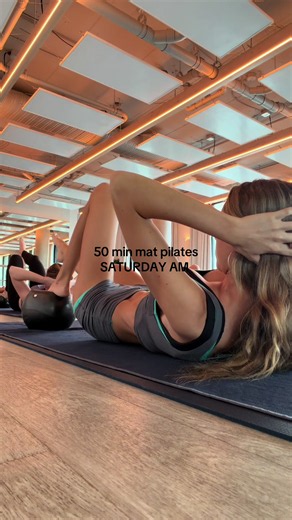 Starting the morning with movement is my fav☺️ #matpilates #pilatesgirl #workoutroutine #hottie #selfcare