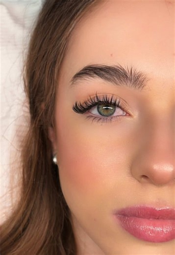 Kellie's First Full Set of Lash Extensions