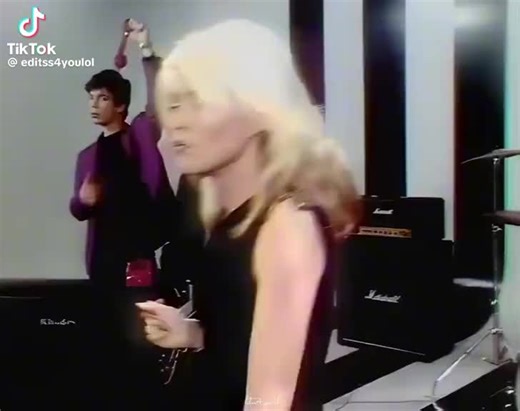 blondie hanging on the Telephone