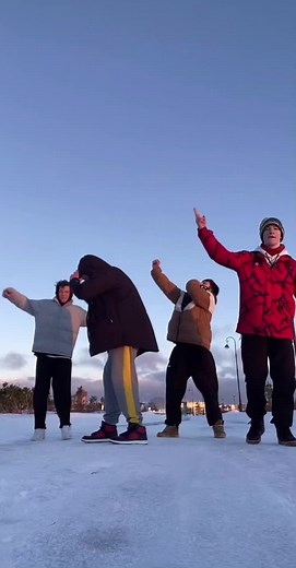 очень скользко..🥶#сладкаячетверка