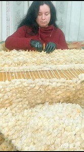 Demonstration of rug weaving on the peg loom from raw sheep fleece. Don't forget to ask your local farmers for some wool as shearing begins very soon. Noise on background is from my chicks :) #weaving #wool #sheep #animals #farm #farming #creative #diy #craft #art #hobby #chicks #birds #poultry #countryside #countryliving #countrylife | Welsh cottage by Zina
