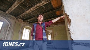 Na zámku odkryli dřevěný malovaný strop, stromy na něj padly v roce 1600 - iDNES.cz