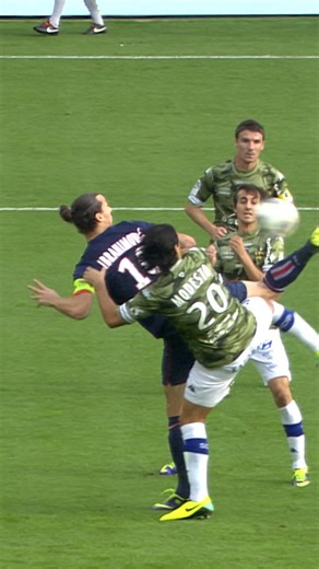 Zlatan did great. Cavani came to do even better. 😮‍💨 | PSG - Paris Saint-Germain