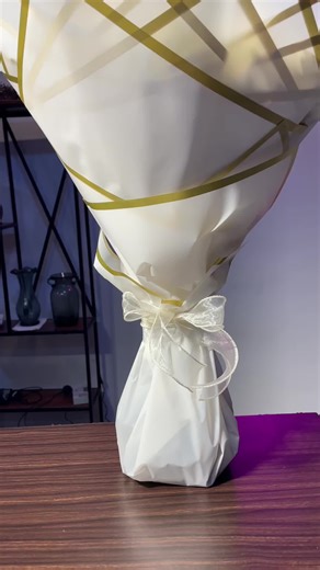 Flowers turn an ordinary Sunday. Into a picture-perfect moment! 🤩😘 #thelmzflowershop #florist #flowershop #freshflowers #flowershopinlagos