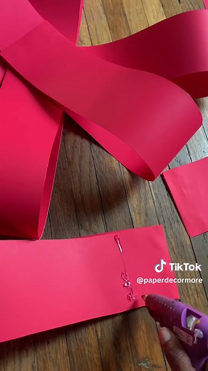 How to Make a Giant Bow (Lay your posterboard horizontally) 1. Cut 8 equal strips from a posterboard. 2. Add hot glue to the end of one side of the strips and fold the paper over, BUT dont crease it! 3. Combine 2 petals together with hot glue. 4. Stack the pieces on top of each other to resemble a bow and glue them down. 5. Form one strip into a circle to to on top. 6. For your bow tails…cut one strip in half then cut out triangles on the end. Glue to the back of your bow. Viola‼️ All done‼️ #ho