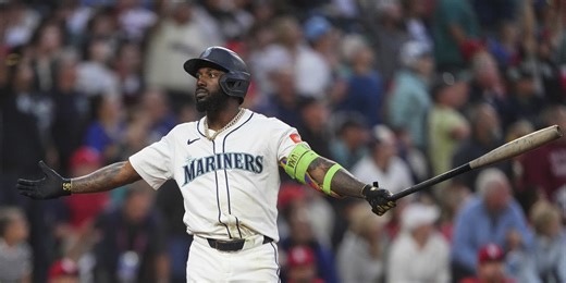 Moments after Astros' loss, Randy's HR helps pull Mariners closer to AL West lead