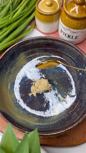 9.1K views |  Ten Minutes Spicy Gochujang Noodles Recipe Ingredients Garlic Sesame seeds Hot oil Spring onions Soya sauce Vinegar Gochujang Siracha Boiled noodles Noodle water #gochujang #koreannoodles #easyrecipesathome #spicyfood #spicynoodles #spicynoodles #noodlelover #asmrcommunity #koreanfood #kfood #koreanrecipes {Korean recipes quick vegetarian recipes, easy vegetarian recipes, noodle recipes, gochujang noodles, easy dinner ideas) | Street Food Updates | Facebook