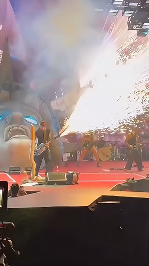 raise the roof tour started | Machine Gun Kelly