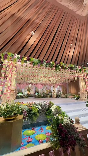 Tradition in every thread, elegance in every corner 🌼 Founder: @shivamsiva 📌 Contact us today to make your special moments unforgettable. Experience the magic of Sri Varshini Creations, Join us in this enchanting journey where aesthetics meet expertise❤️✨ For bookings contact: 99667 50697 Follow us for more decor inspiration for your dream decor. #srivarshinicreations #eventdecor #culturalcelebration #weddingdecor #weddinginspiration #weddingstyle #decordetails #luxuryweddings #elegantdecor #c