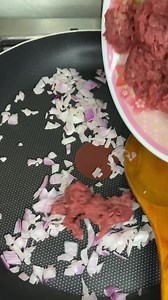 8.6K views · 297 reactions | après cette vidéo si tu sais pas Faire pastel ce que non vraiment je vais me fâché parce que façon j’ai simplifier la recette la une pâte avec seulement que 4 ingrédients super facile a faire ❤️ N’hésitez pas à poser des questions si vous en avez Abonne toi pour plus de recette  Merci la famille on est ensemble ￼ | Bydia Gourmet | Facebook