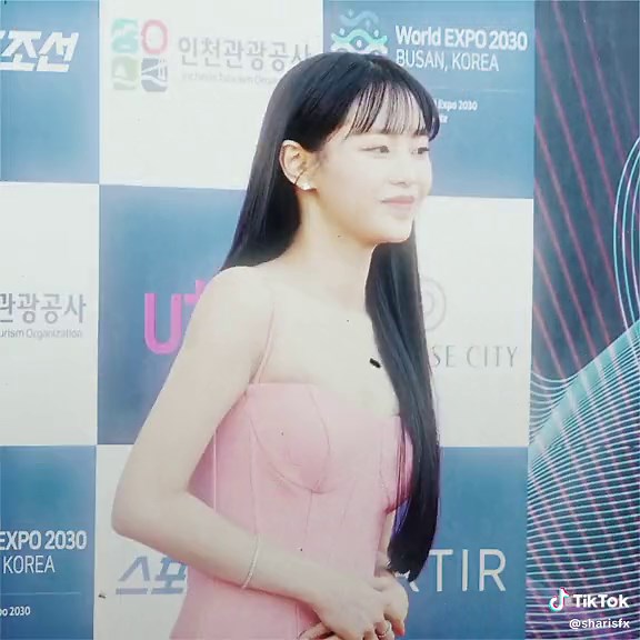 Kpop It Girl Chuu Edit: Loona Expansion