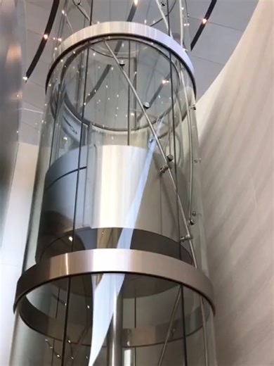 Erlebnis mit dem Spiralaufzug von Mitsubishi