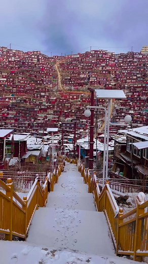 世界上最大的佛学院🙏📍色达喇荣五明佛学院Seda Monastery | Larung Gar ⚠️目前依然禁止外国人进入⚠️🎥: credit to @sophoebelous #china #sichuan #seda | 玩转中国