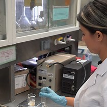 Video: A Freeze-Thawing Method to Prepare Chitosan-Polyvinyl alcohol Hydrogels Without Crosslinking Agents and Diflunisal Release Studies