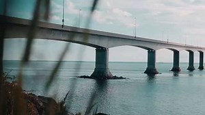 🏝️ Forget winter and take a trip to Charlottetown in summertime for a minute! One thing we love most about this place is that, even if you find yourself in the heart of the city, the sandy beaches and their warm waters are never far away. 📹: janikrobichaud via Instagram 📍 Charlottetown PEI by Discover Charlottetown, Prince Edward Island Tourism | Canada Keep Exploring