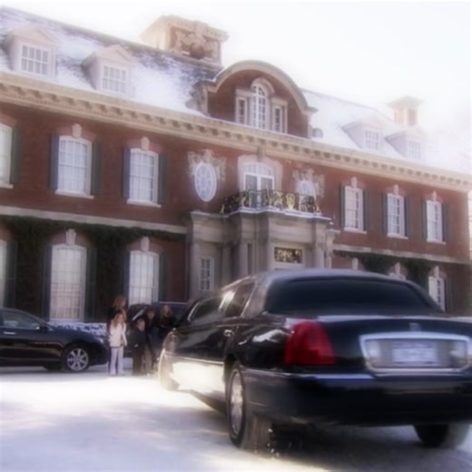 Gossip Girl Nostalgia: Exploring the Archibald and Vanderbilt Family Dynamics