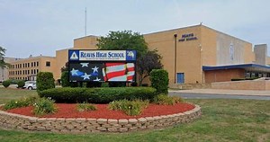 Reavis High School Board Votes to Accept Queen of Peace Students Outside District Boundaries