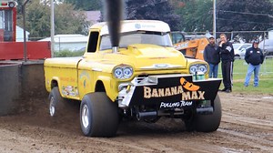 Banana Max Pulling in Monroe, Wisconsin 2022 | 4wd Diesel Truck Pullers
