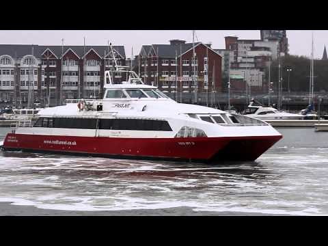 RED JET FAST FERRY [ Southampton To Isle Of Wight ]