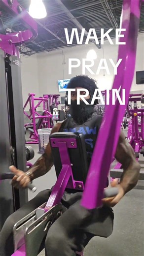 FULL ROUTINE 👇🏿SEATED ROWS (MACHINE)5 SETS 20 18 15 10 10 INCREASE WEIGHT WITH EACH SET