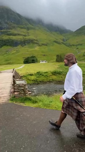 Andrew McAlindon on Instagram: "Throwback Thursday! Did you know Oliver Cromwell was ‘executed’ two years AFTER his death? He died on 3 September 1658, aged 59 due to complications from a form of malaria. 2 years later, he was exhumed and executed. His body thrown into a common grave and his head placed on a spike outside Westminster Abbey where it would stay for nearly 20 years. That’s the level of loathing that Cromwell inspired in his 17th-century enemies, and that his name still provokes in