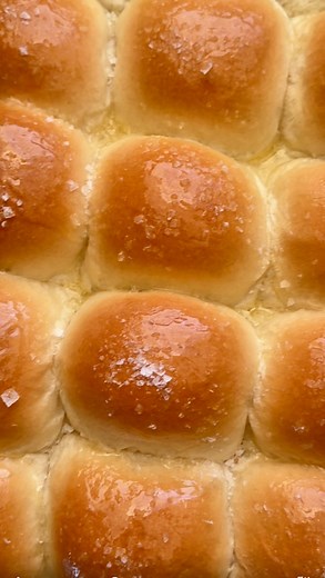 Sally McKenney on Instagram: "✨Popular Soft Dinner Rolls✨ Comment SEND and we’ll send you the full recipe with make-ahead tips, how to freeze, step-by-step photos, and detailed instructions. ⠀⠀⠀⠀⠀⠀⠀⠀⠀ If you’re a bread beginner, this recipe is approachable and filled with information to help you along the way. 💛 Over 900+ reviews on these, and my dinner roll staple. Here’s what readers have said: ⠀⠀⠀⠀⠀⠀⠀⠀⠀ “I have used this recipe several times, and each time, the rolls have been a big hit with