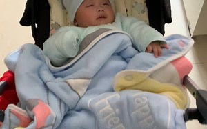 5分钟把4个半月婴儿推睡，全过程。新手爸妈可以来学习一下。