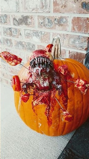 Alien Chestburster pumpkin carving! #pumpkin #pumpkincarving #alien #xenomorph #alienchestburster