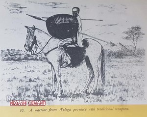 A warrior from Wollega province with traditional weapons በሚል A history of Ethiopia in pictures በGeoffrey Last and Richard Pankhurst illustrated by Eric Robson በተዘጋጀው መጽሃፍ ገጽ 42 ላይ የሚገኝ ሲሆን ድምጹ ደግሞ recitative vocals በሚል የሃንጋሪ ተወላጆች György Martin (folk dance researcher) and Bálint Sárosi’s (folk music researcher) የወለጋ ሃገረሰብ ሙዚቃ በ1957 ዓ/ም ሲቀርጹ በነቀምቴ ከቀረጹት ከ40 በላይ የሃገረሰብ ባህላዊ ሙዚቃ : እንጉርጉሮ : ፉከራ : ሽለላ : የሴቶችና ህፃናት ባህላዊ ጨዋታ ዜማ ውስጥ አንዱ ይህ ነበር ። በ Negash Qemant | Negash Qemant