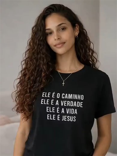 “Num mundo cheio de caminhos… eu escolhi o único.” #modacrista #look #camiseta #jesus #gospel