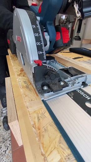 Bosch GKT 18V-52GC Anti-Splinter-Guard-Cutting Tool for Woodworkers