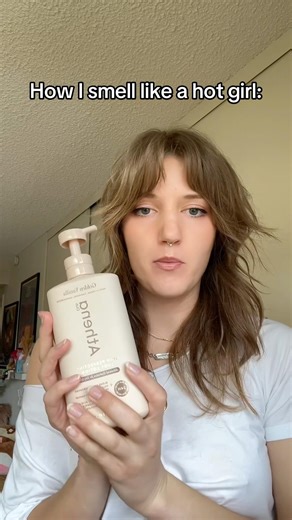 What do you use to smell like a hot girl 👀 #fragranceoftheday #gourmandperfume #perfumeforwomen