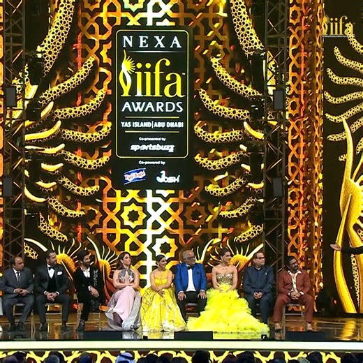 Salman ne khilaya sabko parcing the parcel IIFA pe #IIFA #Bollywood #IIFAThrowback #SalmanKhan #ManieshPaul | IIFA Awards