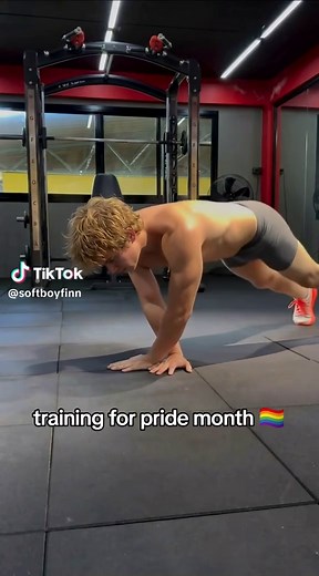 the most useful workout 😂 #pride #gay #lgbt #pridemonth🏳️‍🌈